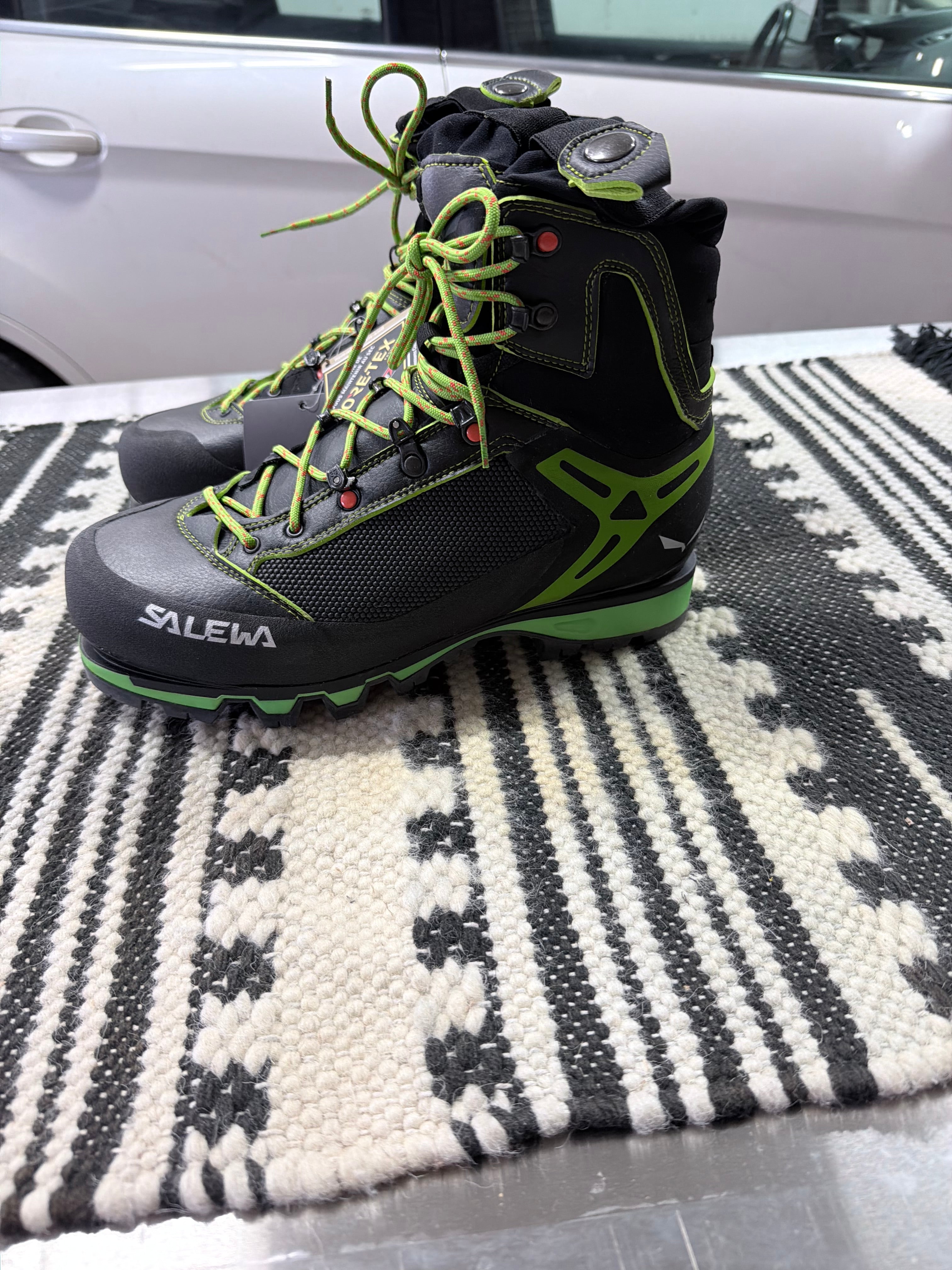Salewa MS Vultur Vertical GTX. New in original box.